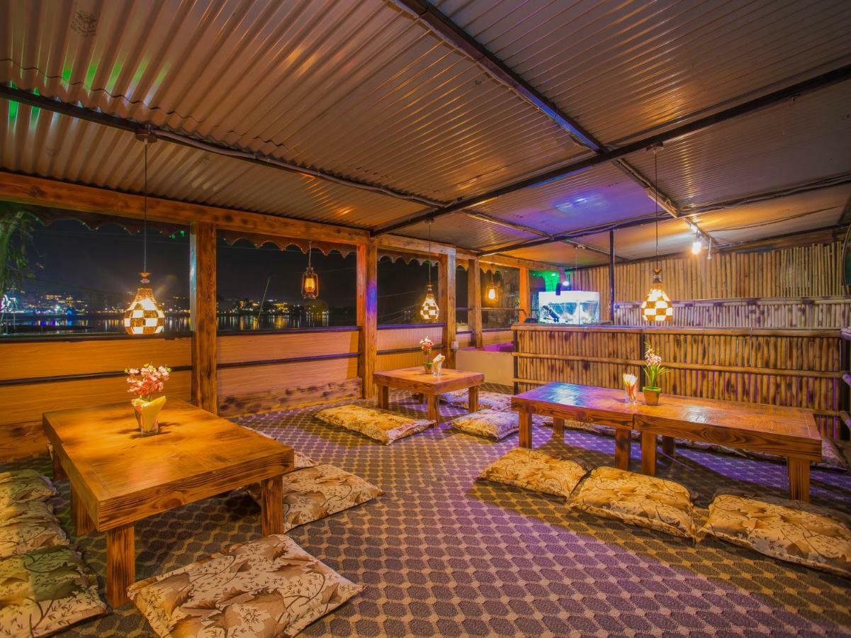 Hotel Fewa Corner & Restro Pókhara Exteriér fotografie
